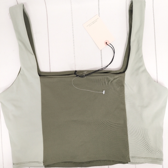 Sincerely Jewels Active Top – Size M - Picture 5 of 6
